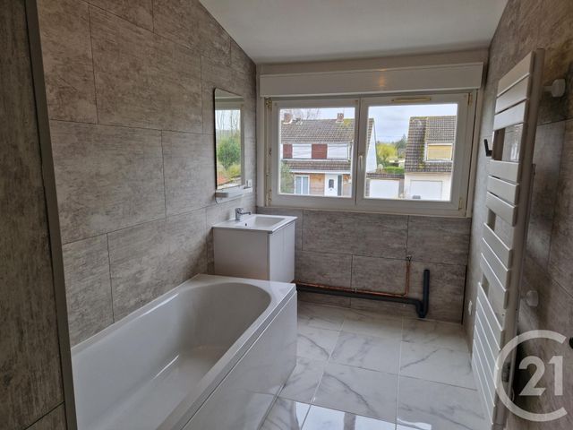 maison à louer - 6 pièces - 80.3 m2 - BEAURAINVILLE - 62 - NORD-PAS-DE-CALAIS - Century 21 Les 3 Vallées